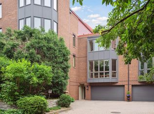 134 Groveland Ter, Minneapolis, MN 55403