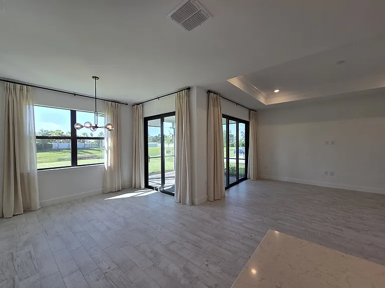 10' ceiling and 8' doors. Living room extra 1' tray ceiling.