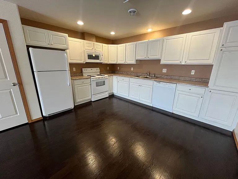513 16th Ave NE #6 — Photo 1