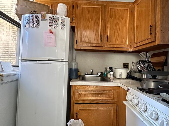 4th image of 455 W 34th St APT 2D