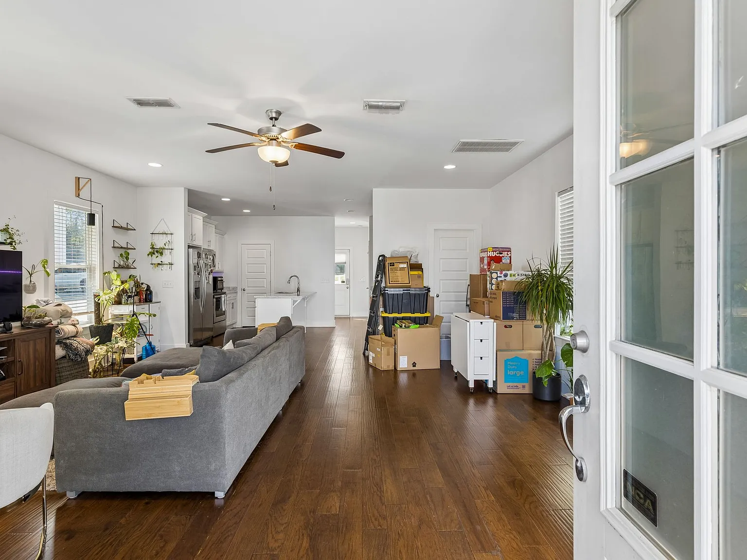 2 bed, 2.5 bath, 1592 sqft, $2,400 — Photo 3