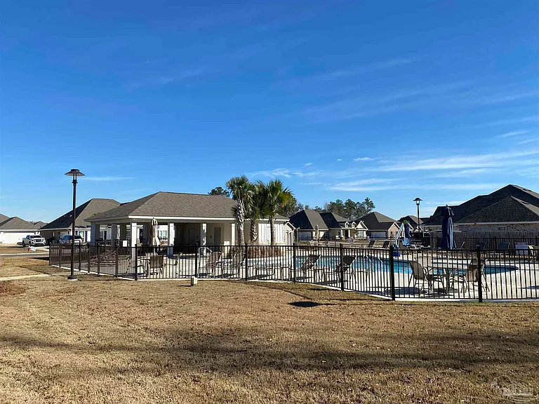 5870 Danbury Blvd — Photo 10