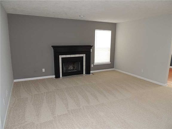 4th image of 2152 Fullerton Dr