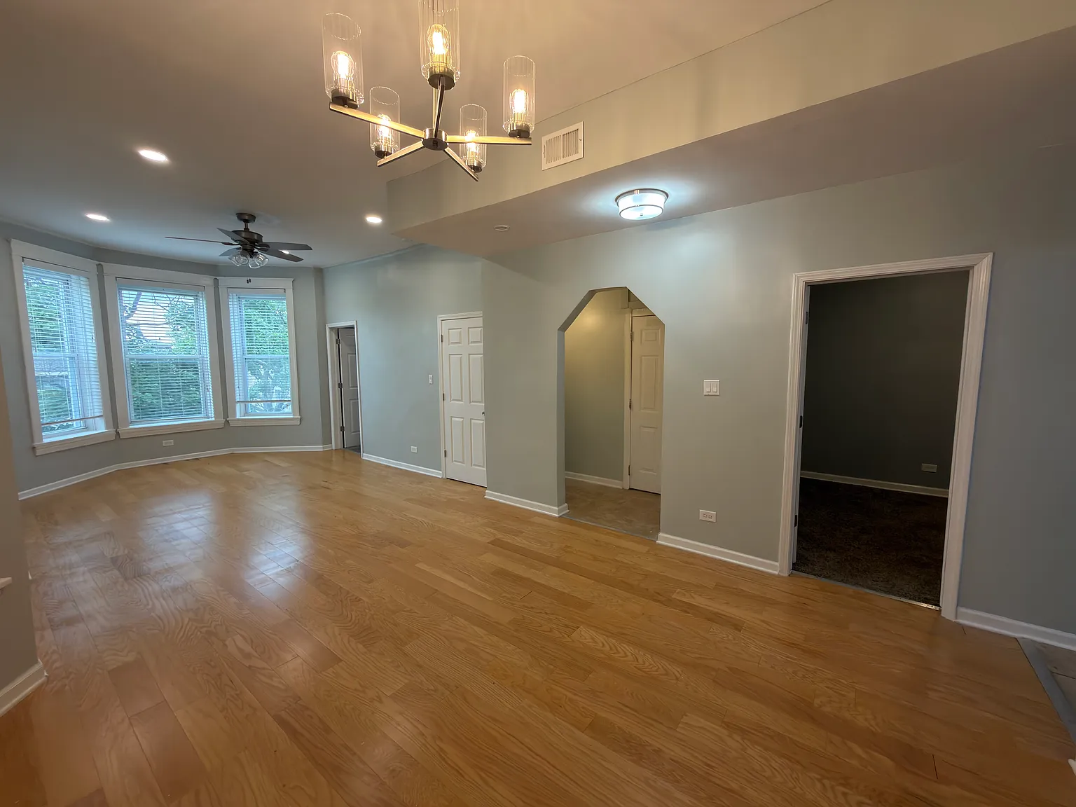 3 bed, $2,000 — Photo 4