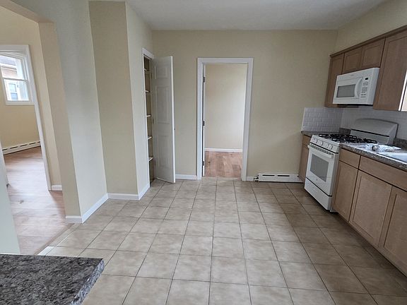 2nd image of 141 Jackson Ave APT 1