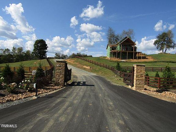 4th image of 33 Vineyard Farms Pkwy