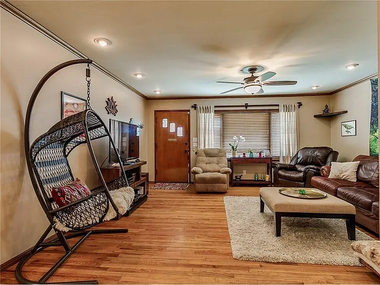 1229 S Littler Ave — Photo 4