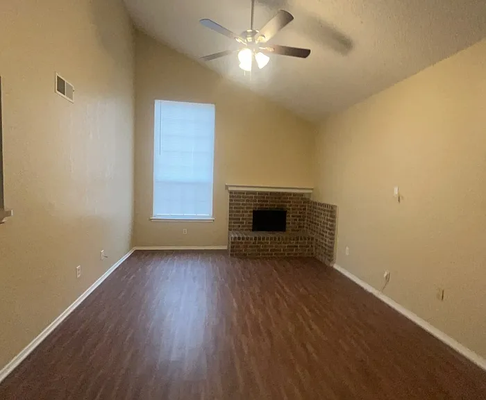 4376 Hulen Cir E — Photo 7