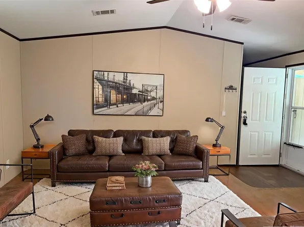291 Leaning Oak Dr, Pointblank, TX 77364