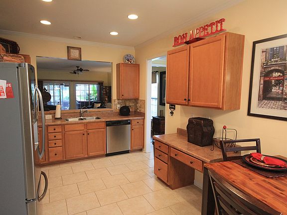 5th image of 406 Cottonwood Dr