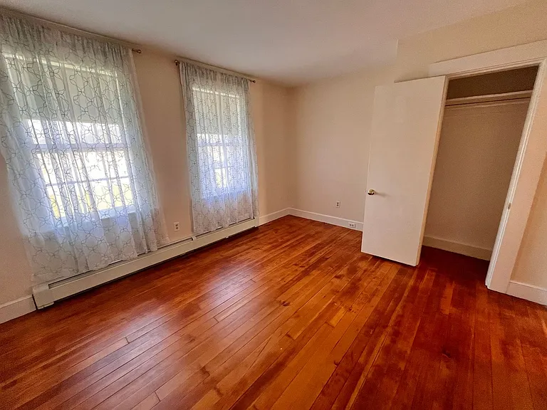 1430 Woodbury Ave — Photo 9
