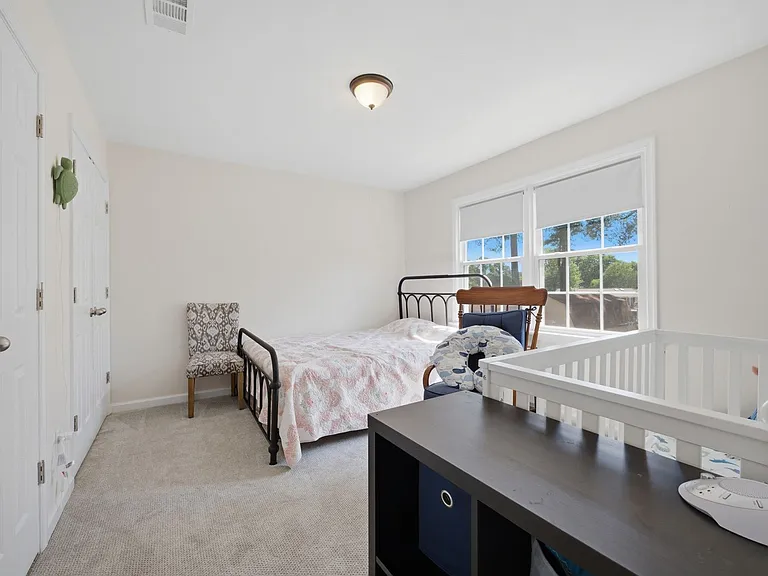 368 Gainsborough Rd — Photo 32