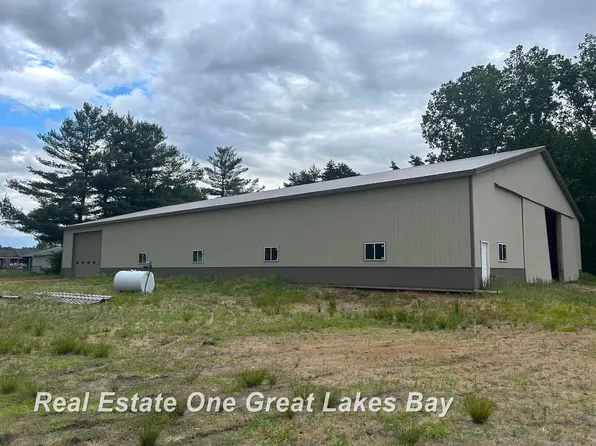 11299 Dice Rd, Freeland, MI 48623
