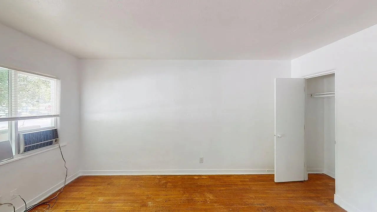 800 Kent Ave NW- 1 Bedroom Apartments in Beautiful Downtown Compound — Photo 4