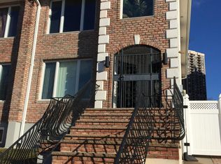 70-17 267th St, Glen Oaks, NY 11004