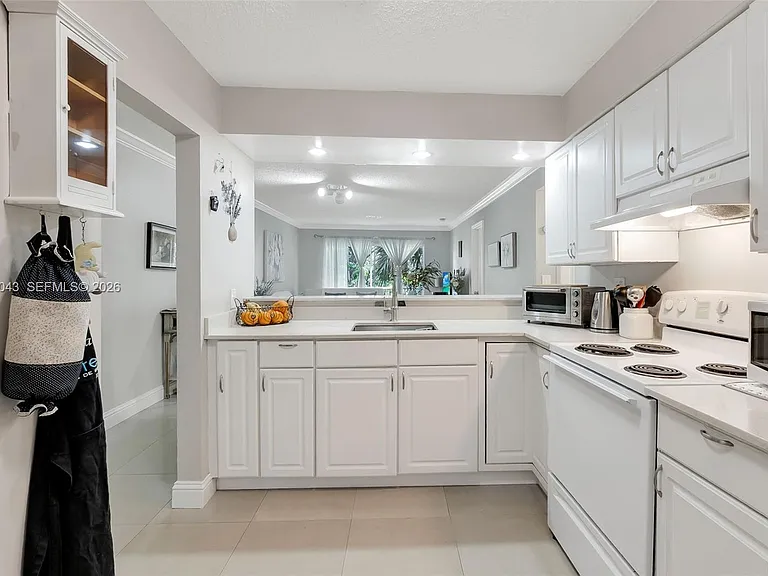 1001 NW 45th St #6 — Photo 12