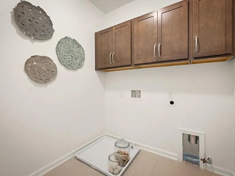 19 Goldcrest Way St — Photo 8