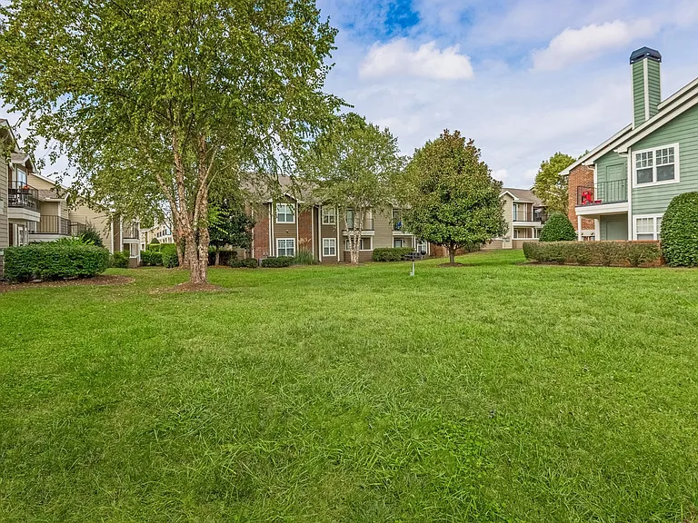 Central on the Green — Photo 16