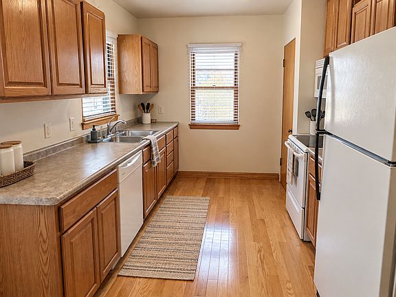 3rd image of 2216 Washington St
