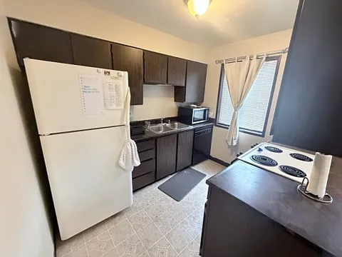 2 bed, 1300 sqft, $2,000 — Photo 4