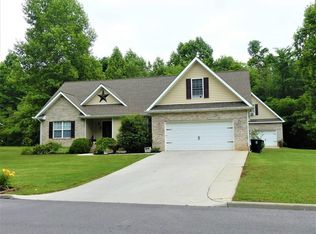 208 Shadows Lawn Dr, Athens, TN 37303