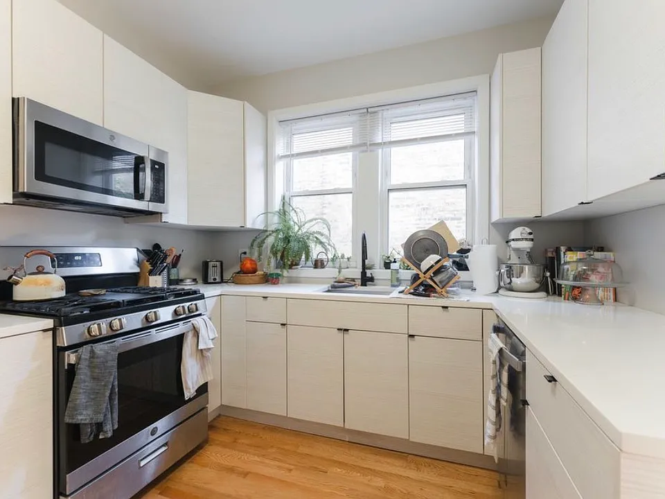 2253 N Spaulding Ave #3