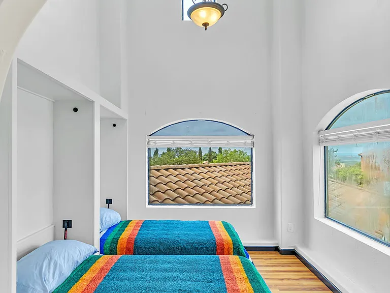 411 Cielo Cir — Photo 44
