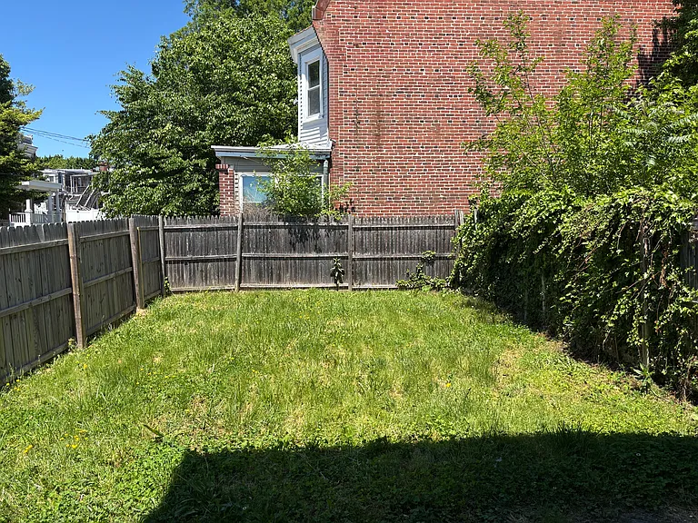 2401 N West St — Photo 12