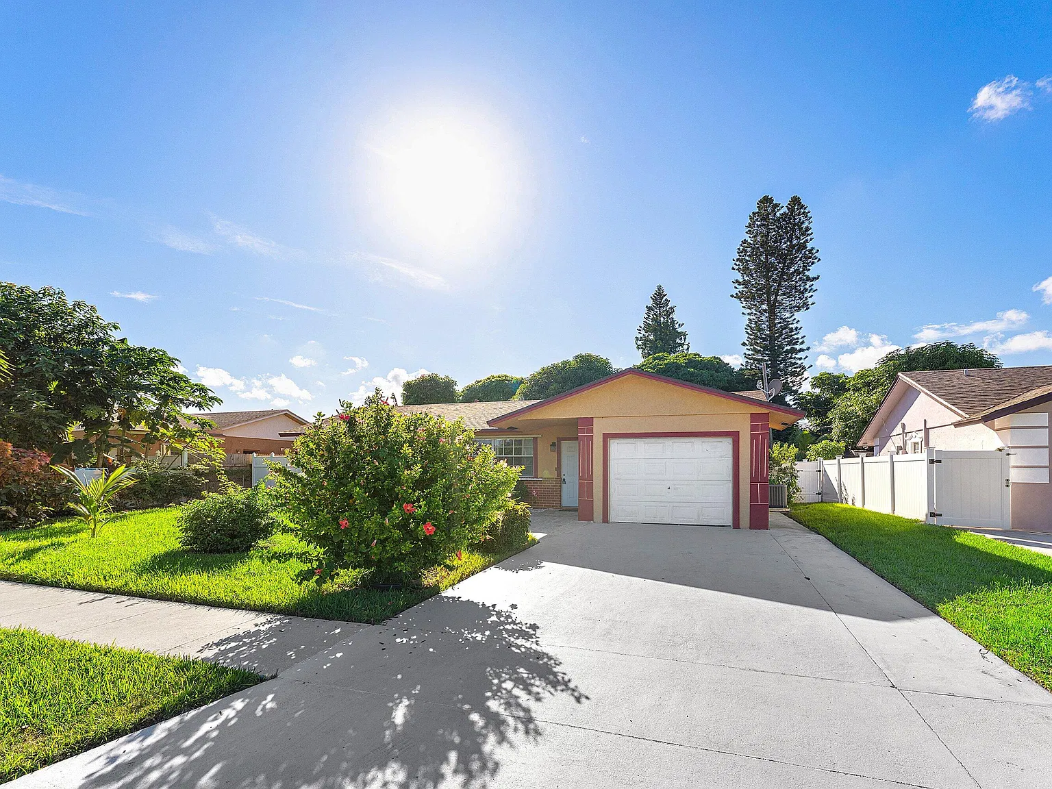 3 bed, 2.0 bath, 1437 sqft, $3,000 — Photo 2