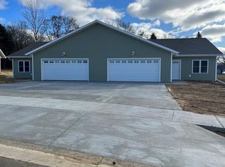 1960 Retzlaff Dr, Reedsburg, WI 53959