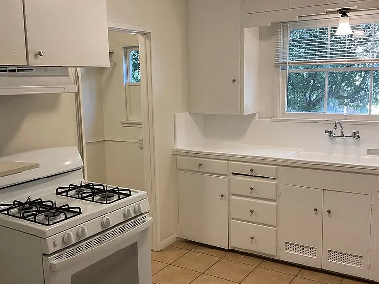 5137 Olivewood Ave — Photo 12