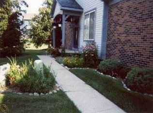 602 Winwood Cir #1, Walled Lake, MI