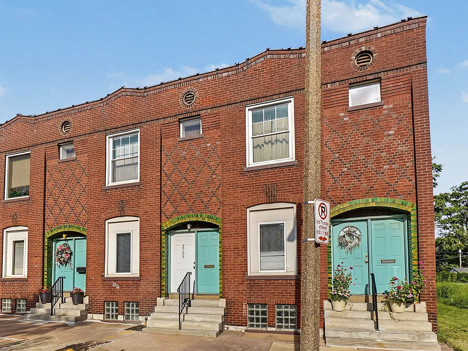 2703 N Spring Ave