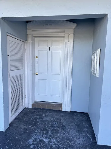 1800 NE 170th St Photo 1