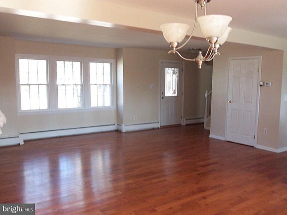 2nd image of 525 Dogwood Ln