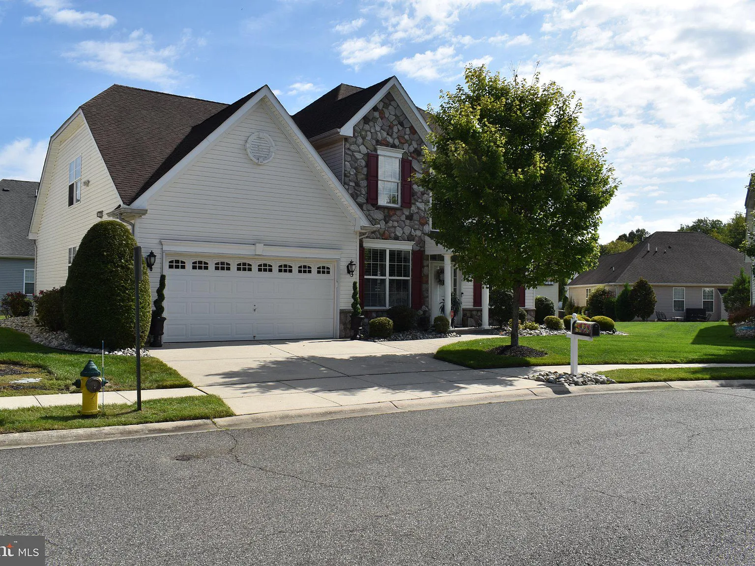 3 bed, 2.5 bath, 2509 sqft, $4,500 — Photo 2