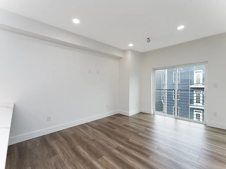 2230 Nicholson St SE #12 — Photo 6