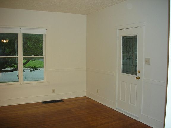 5th image of 52 Van Dyke St