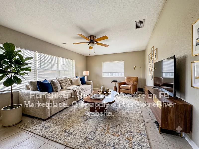 4 bed, 2.0 bath, 1664 sqft, $2,285 — Photo 2