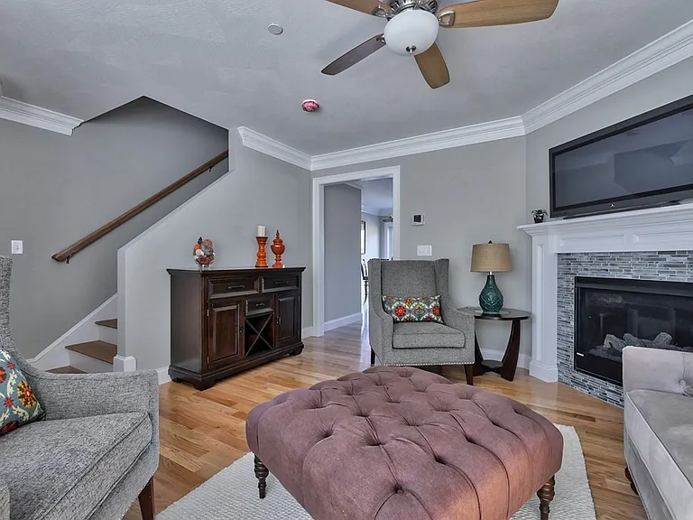 401 E Merrimack St #15 — Photo 5