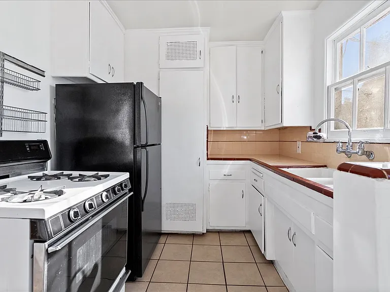 1725 S Robertson Blvd #8 — Photo 15