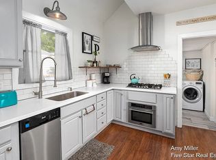 542 Henry Ave SE, Grand Rapids, MI 49503