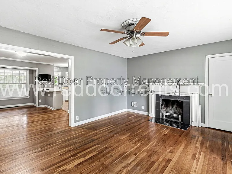 129 E 49th St — Photo 7