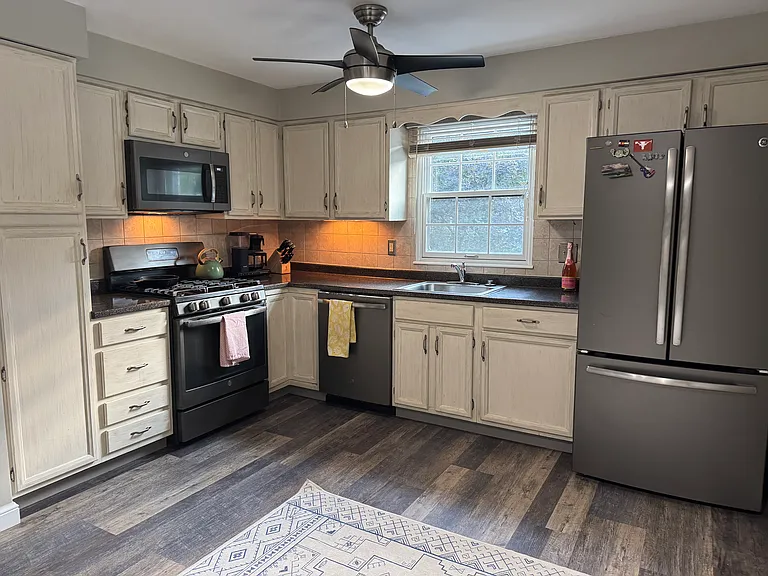747 Windvue Dr — Photo 3