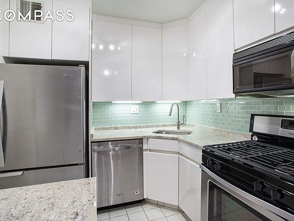 3rd image of 300 E 40th St APT 11G