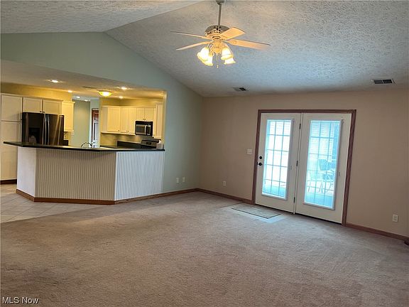 3rd image of 9 Blackwater Ln