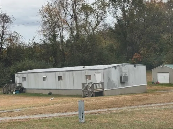 37 Ca Ira Rd, Cumberland, VA 23040