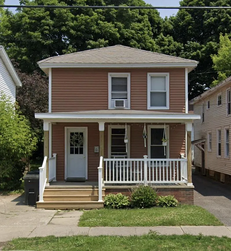 4 bed, 1408 sqft, $2,300 — Photo 1
