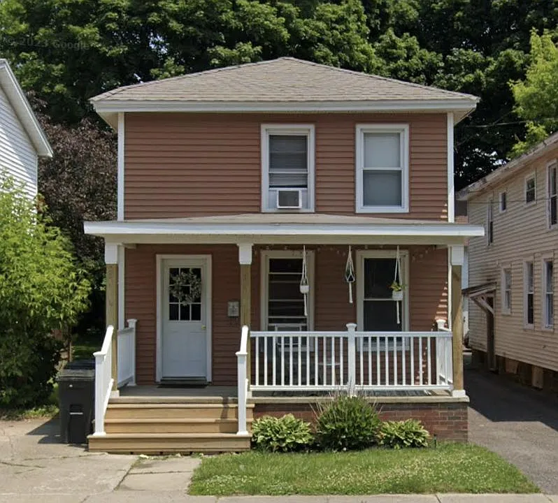 173 W 8th St