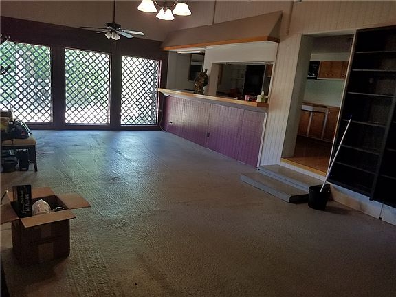 2nd image of 105 Moccasin Bend Dr